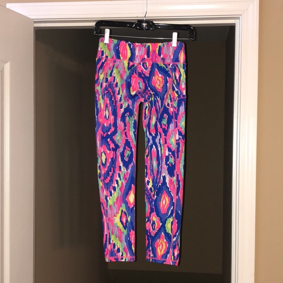 Lilly Pulitzer UPF 50+ Luxletic Weekender Leggings: Multi Luminescent, Size XS. - Picture 4 of 8